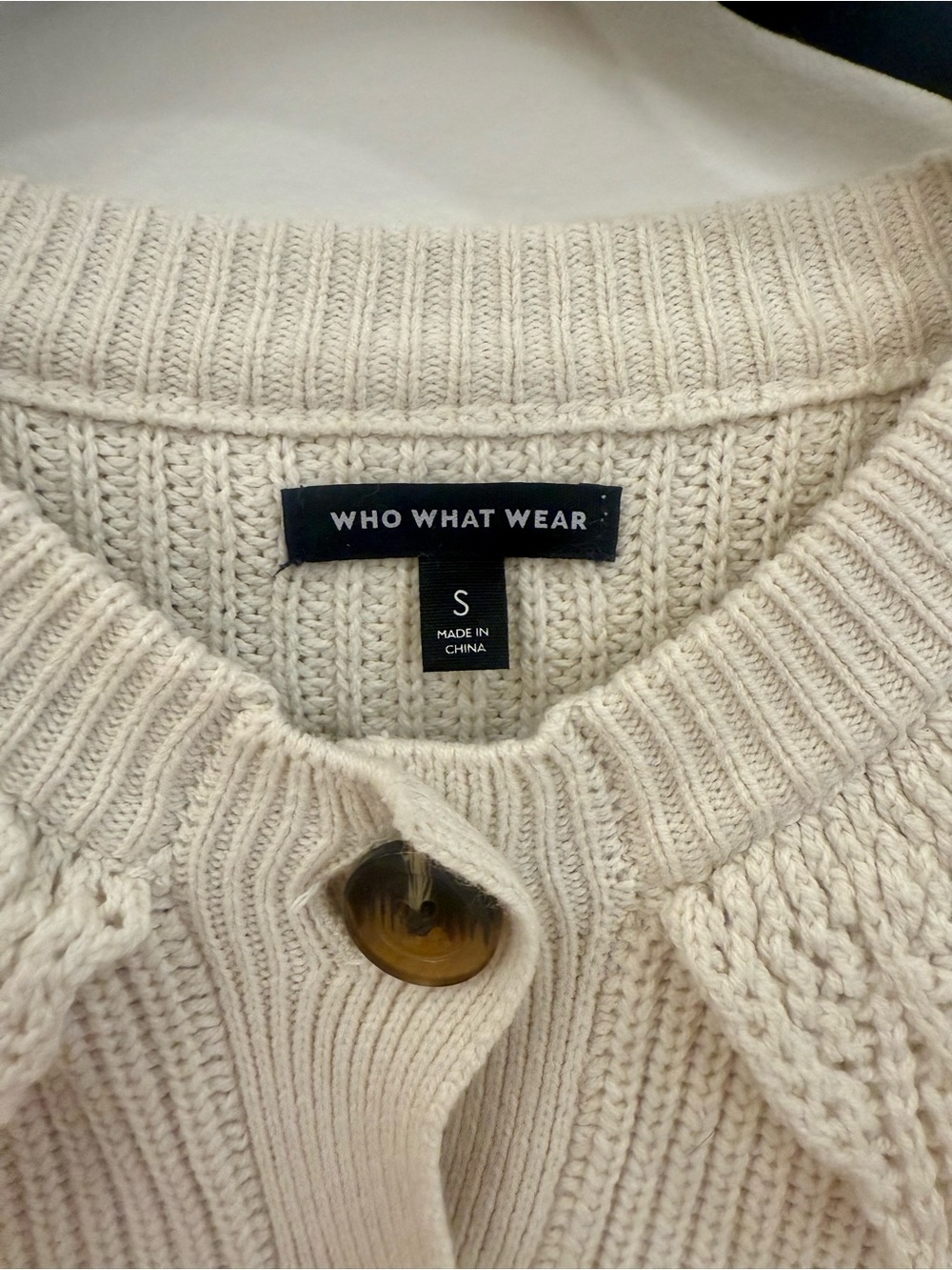 Who What Wear Cream Scalloped Collar Button-Front Cardigan - Picture 4 of 4